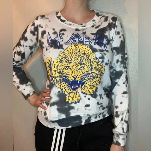 Urban Outfitters Def Leppard Tie Dye Crewneck Sweatshirt Size Medium - Picture 1 of 6
